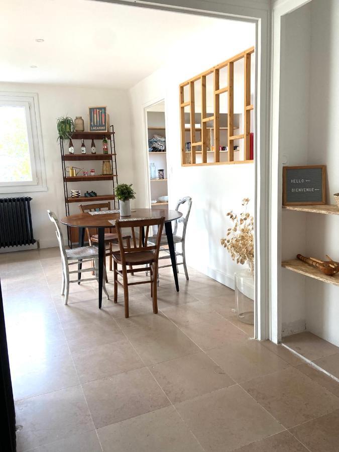 Dans Maison Individuelle, Piscine * La Tour-en-Jarez