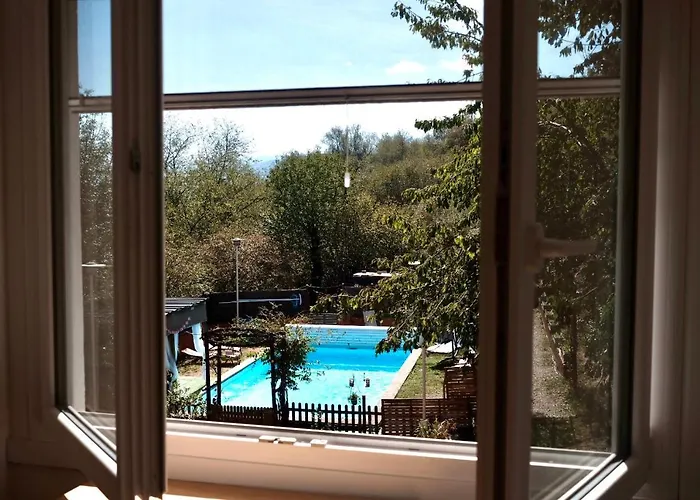 Appartement Dans Maison Individuelle, Piscine