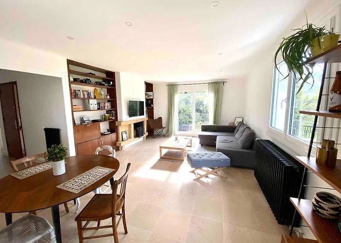 Appartement Dans Maison Individuelle, Piscine