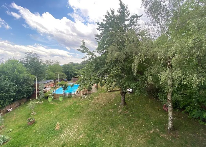 Appartement Dans Maison Individuelle, Piscine