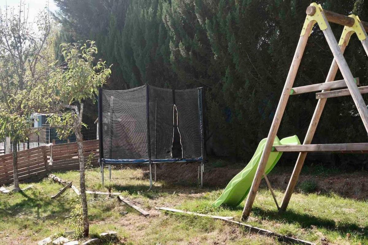 Dans Maison Individuelle, Piscine * La Tour-en-Jarez