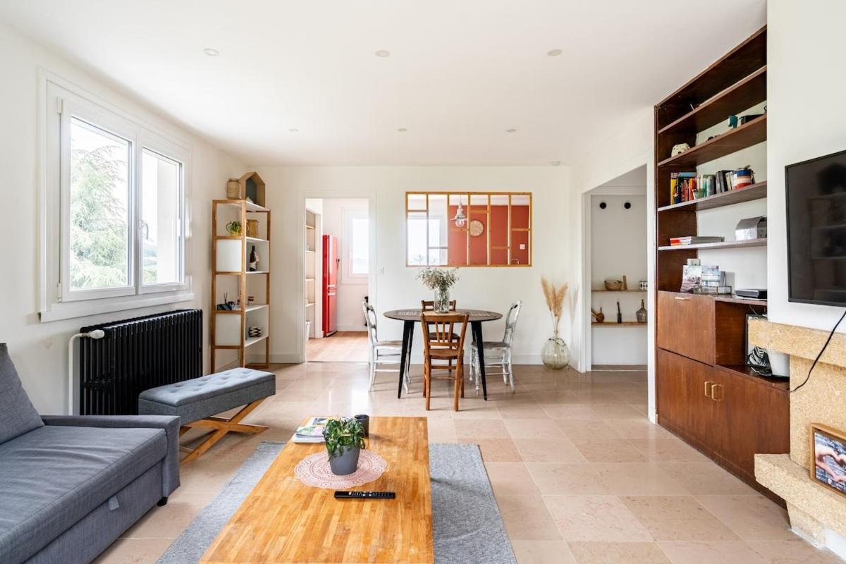 Dans Maison Individuelle, Piscine *